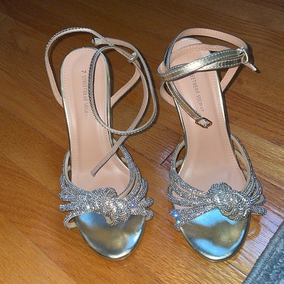 Gold Sparkling Heels - Picture 3 of 12